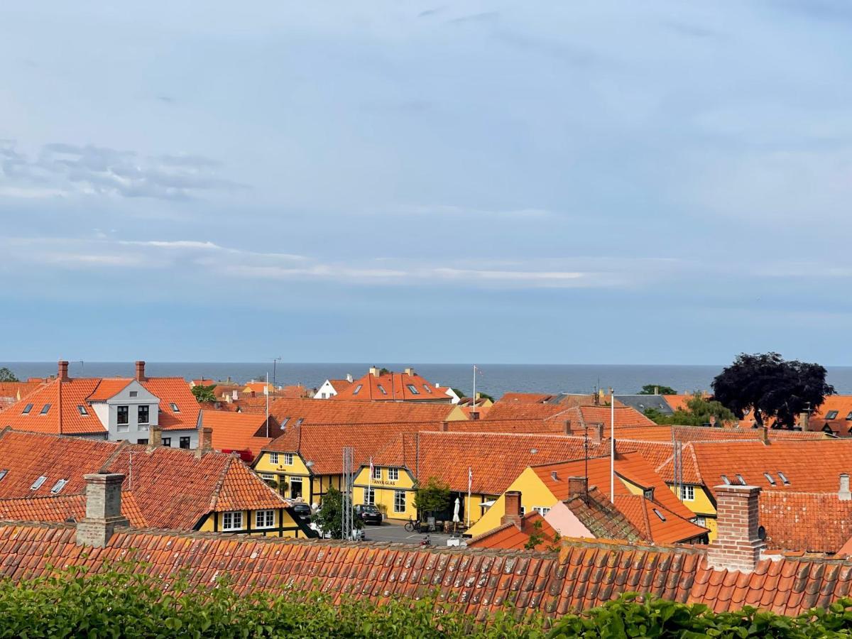 Nybygget Hus I Svaneke Taet Pa Klipper, Skov Og Hav Extérieur photo